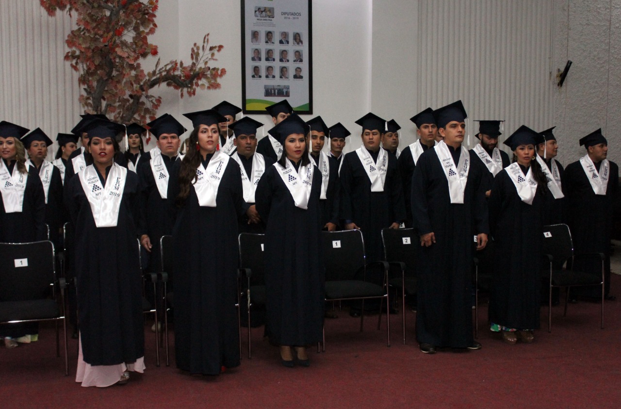 Los estudiantes que obtuvieron su título profesional.